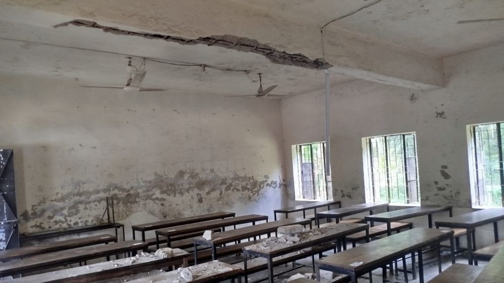 রায়পুরে স্কুলে ক্লাস চলাকালে ছাদের পলেস্তারা ধসে পড়ে ৭ শিক্ষার্থী আহত